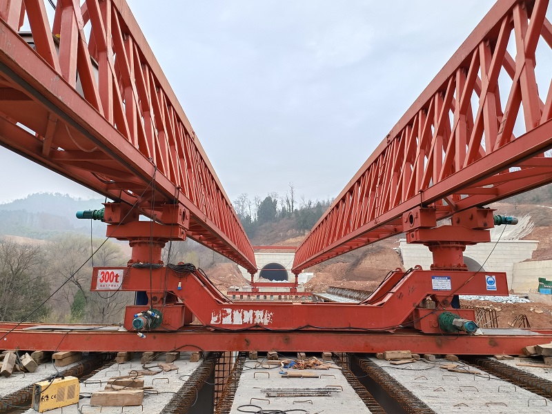 西藏阿里运架一体式架桥机厂家 运架一体式架桥机最后一孔梁架设实操方法与管控要点​